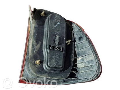 Aizmugurējais lukturis virsbūvē