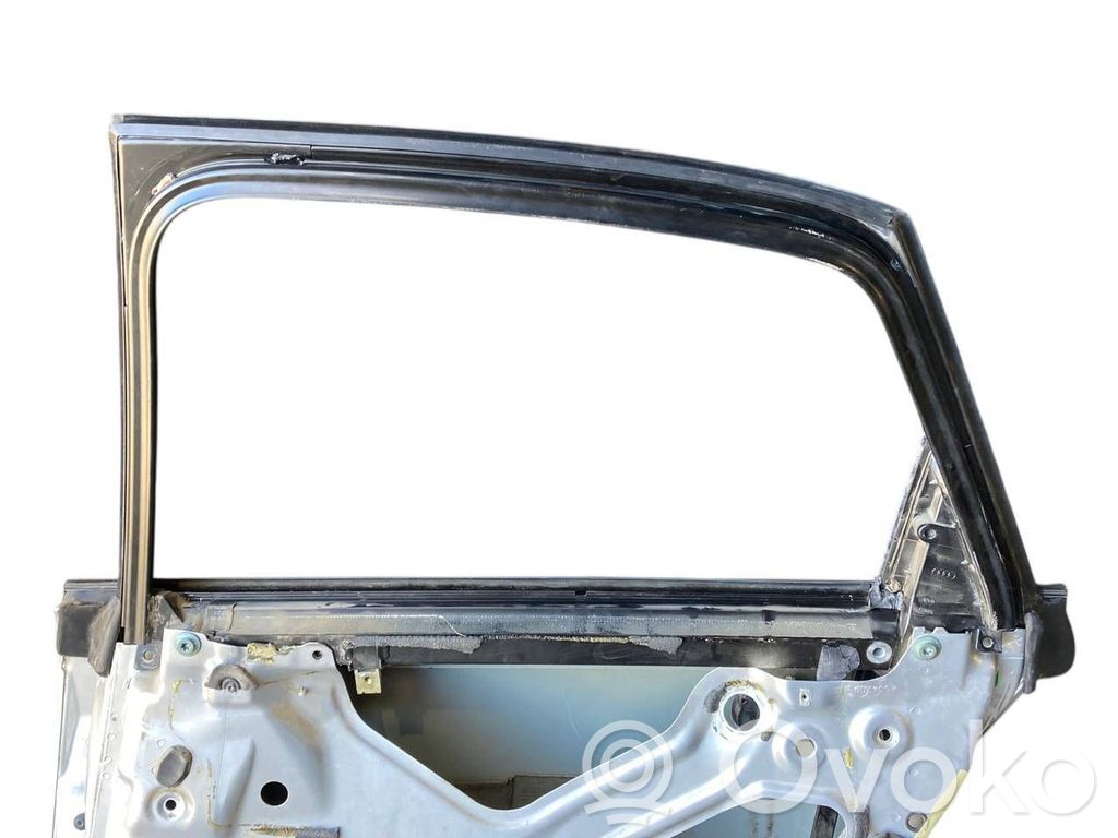 Aizmugurējās durvis