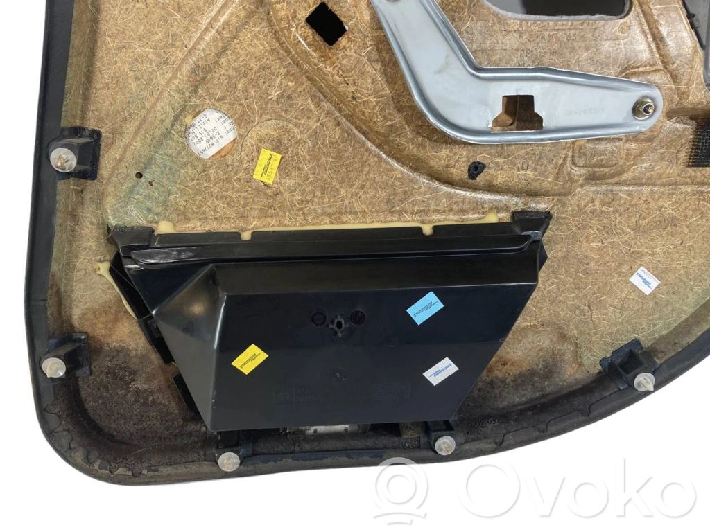 Apšuvums aizmugurējām durvīm