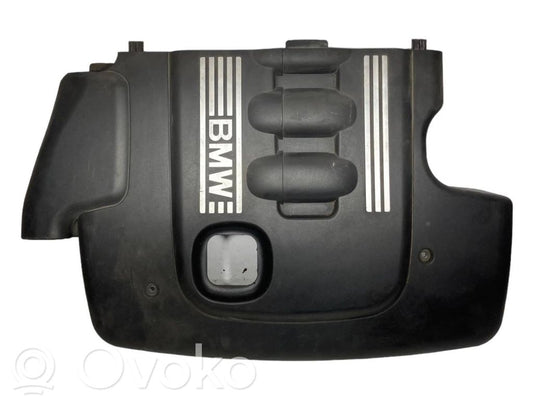 Dzinēja pārsegs (dekoratīva apdare)