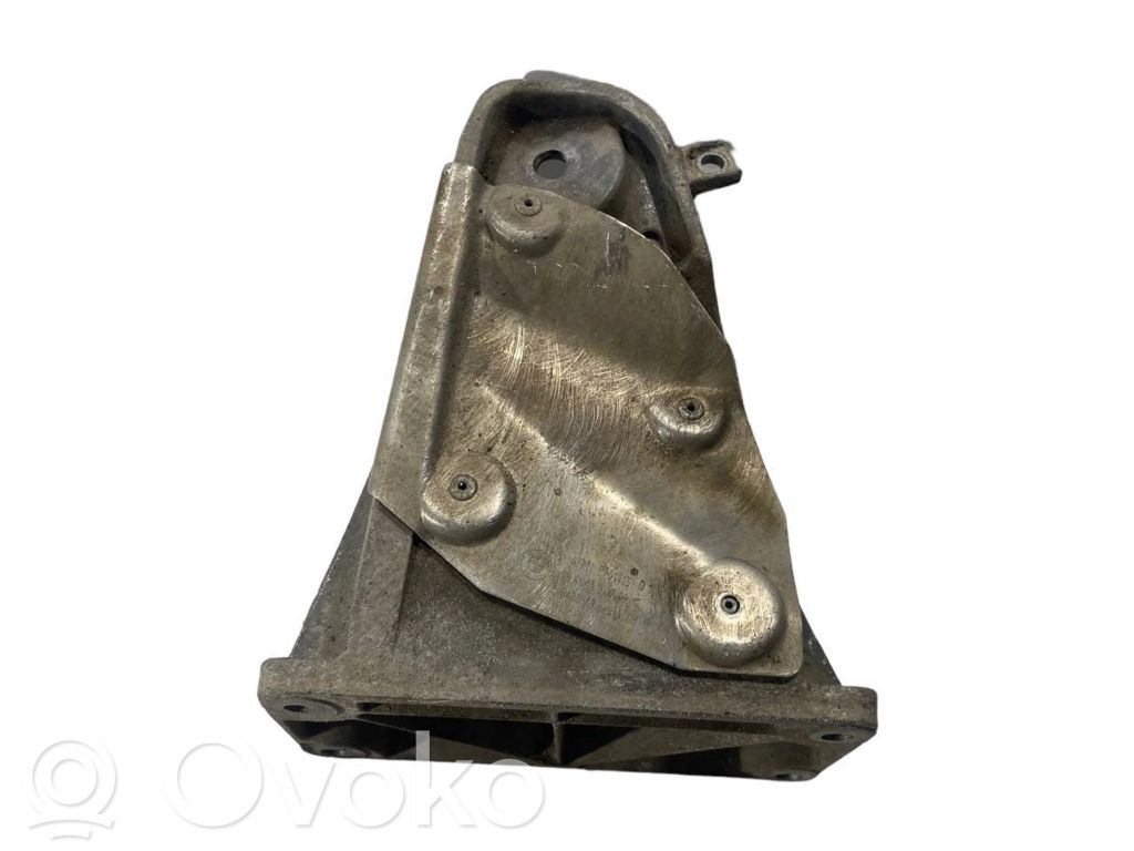 Engine mounting bracket