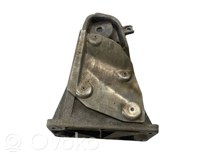Engine mounting bracket