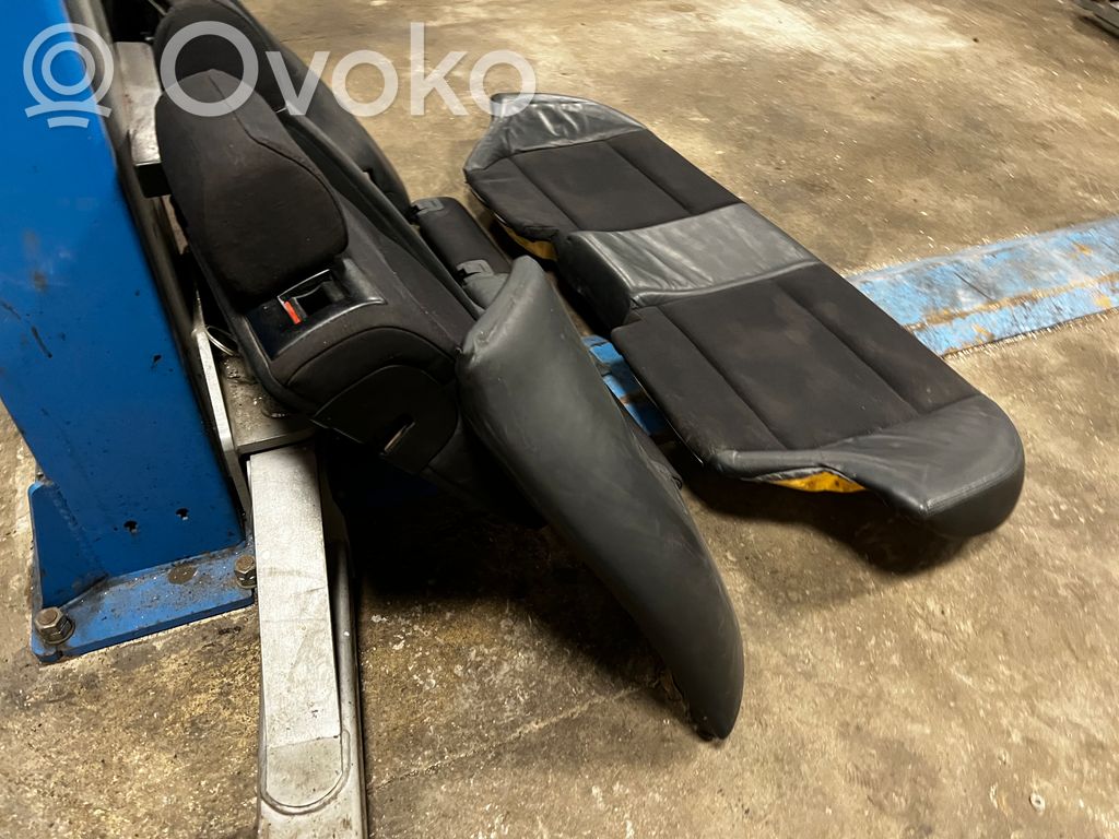 Aizmugurējais sēdeklis