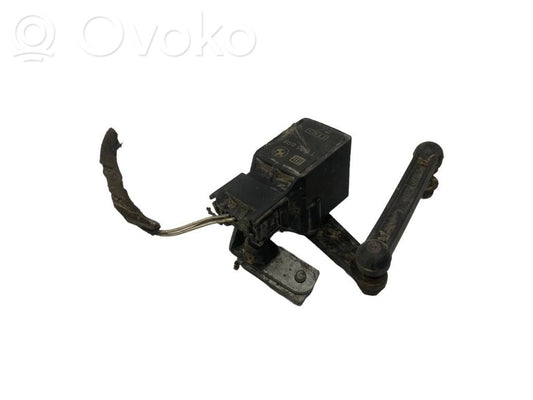 Augstuma sensors (priekšējo lukturu)