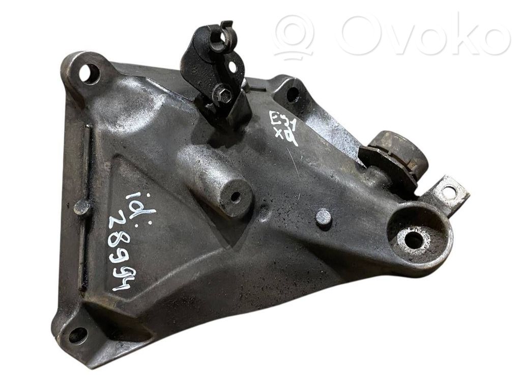 Dzinēja nostiprināšanas stiprinājums-kronšteins