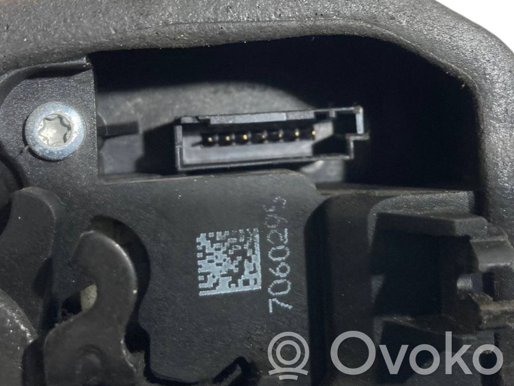 Aizmugurē slēdzene