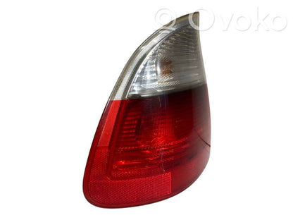 Aizmugurējais lukturis virsbūvē