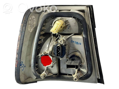 Aizmugurējais lukturis virsbūvē