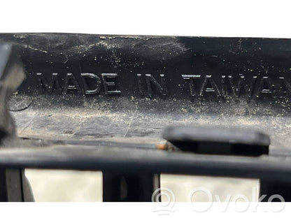 Apakšējais režģis (trīsdaļīgs)