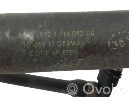 Caurulīte (-es) / šļūtene (-es)