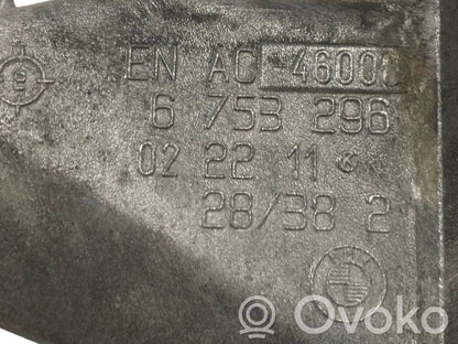 Engine mounting bracket