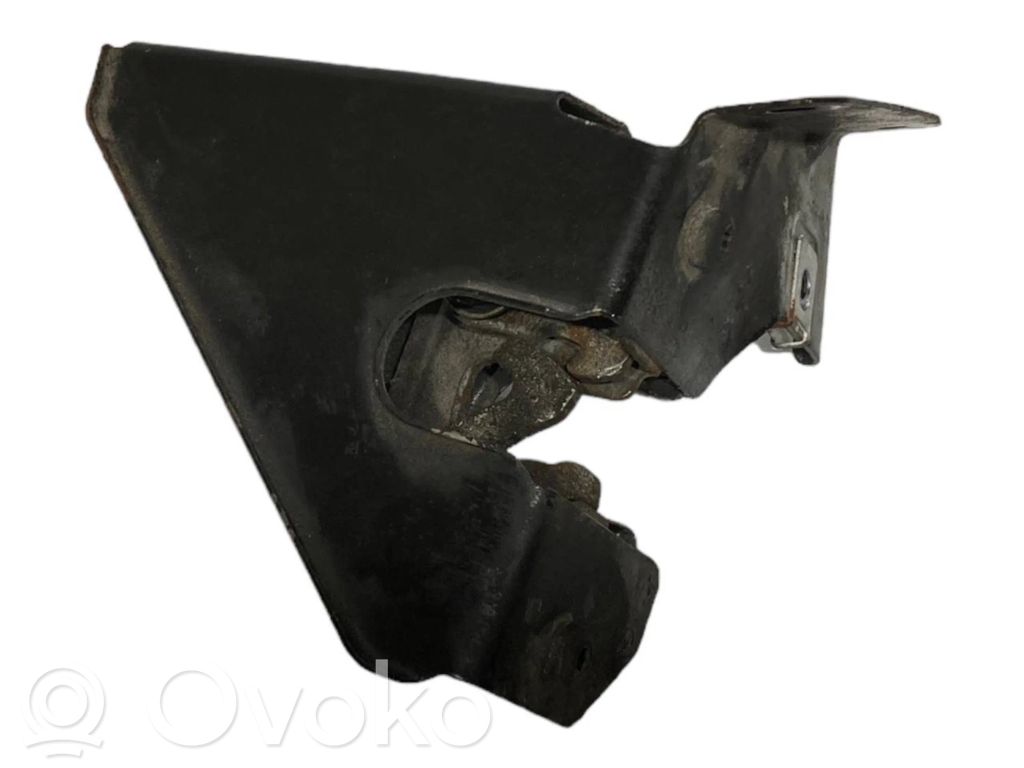 Dzinēja pārsega slēdzene