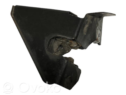 Dzinēja pārsega slēdzene