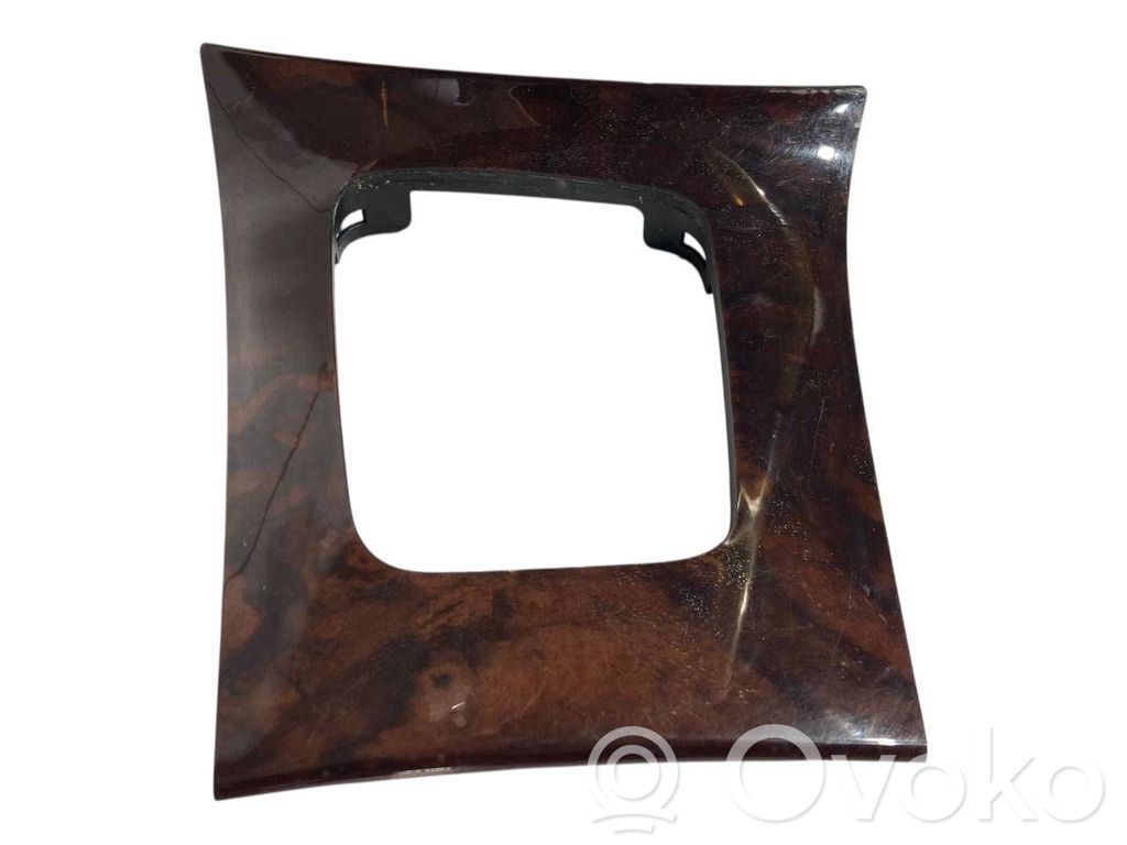 Ātrumu pārslēgšanas sviras dekoratīvā apdare (plastmasas)