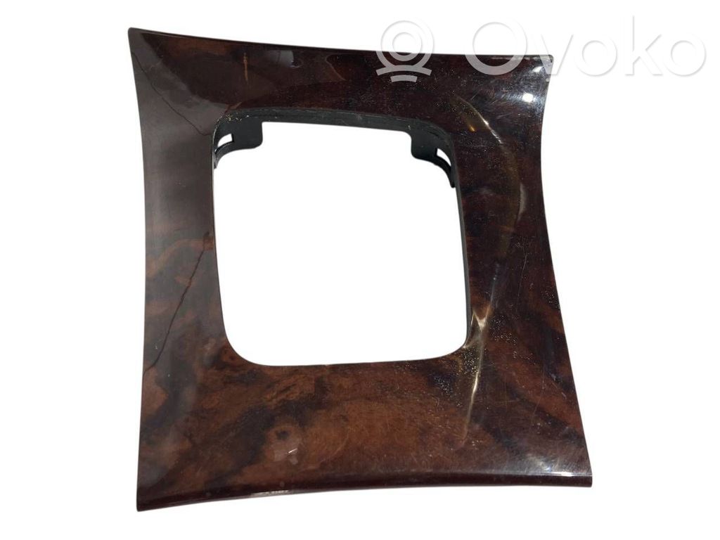 Ātrumu pārslēgšanas sviras dekoratīvā apdare (plastmasas)