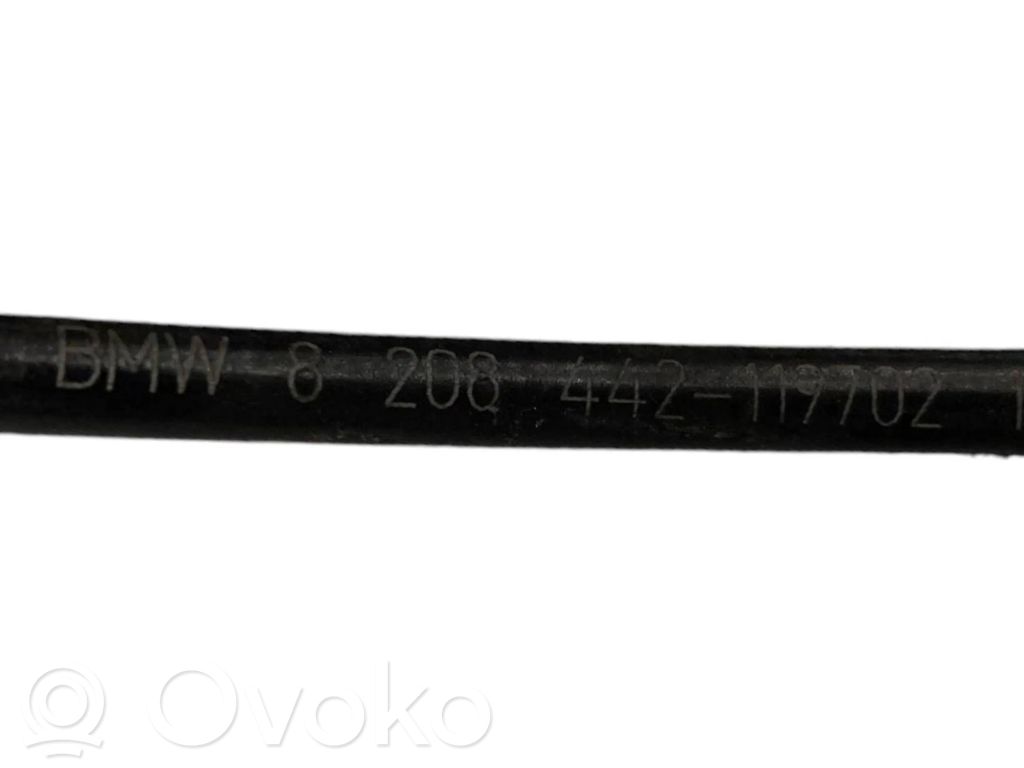 Dzinēja pārsega slēdzenes trosīte