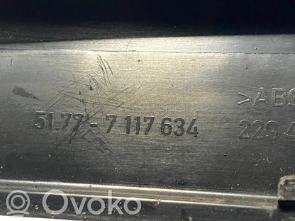 Front sill trim (inner)