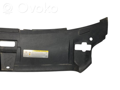 Dzinēja pārsega slēdzenes dekoratīvā apdare