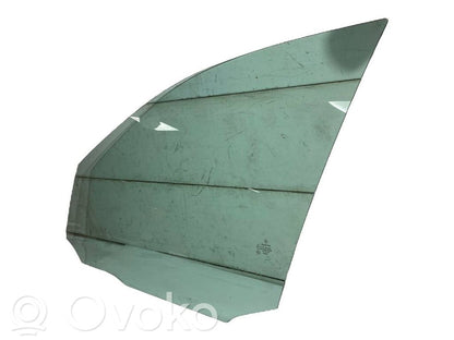 priekšējo durvju stikls (četrdurvju mašīnai)