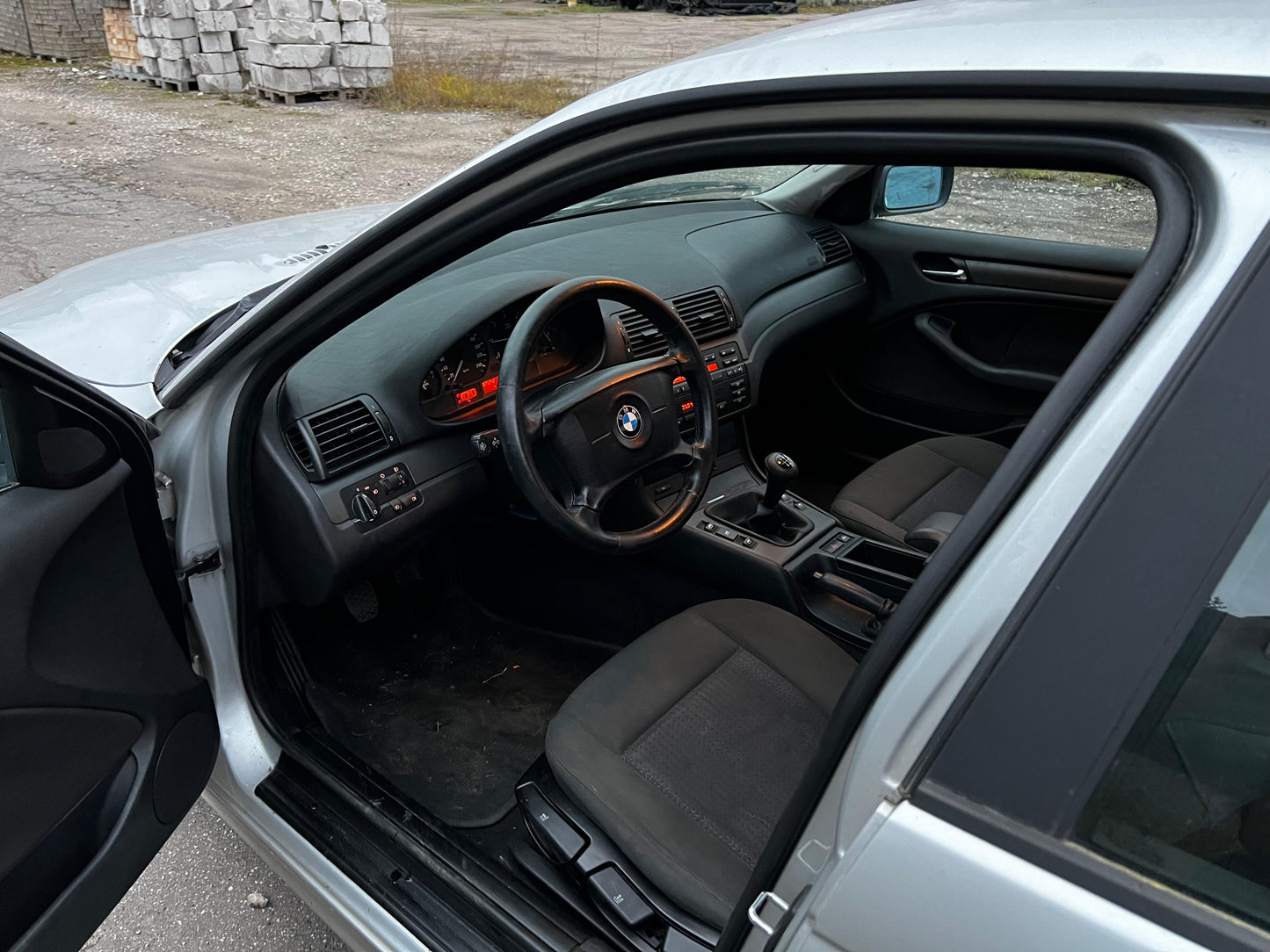 BMW 320 2002.G. rezerves daļas