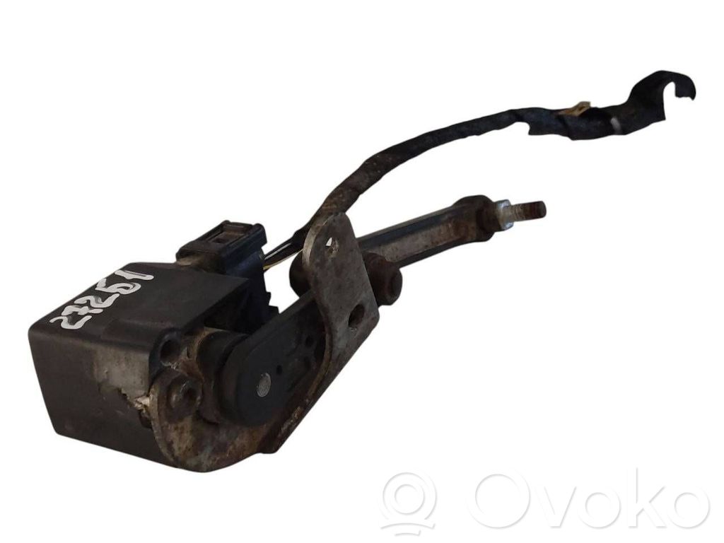 Priekšpusē augstuma sensora svira