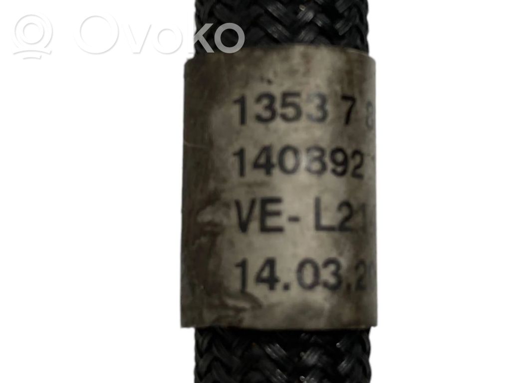 Degvielas caurulīte (-es)