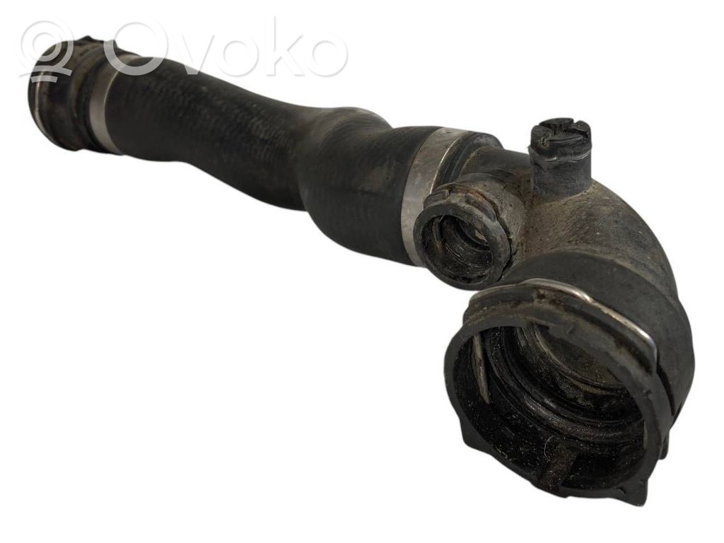 Caurulīte (-es) / šļūtene (-es)