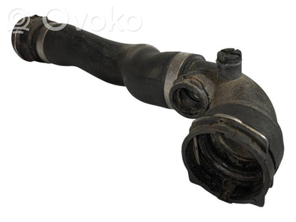 Caurulīte (-es) / šļūtene (-es)