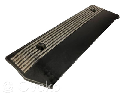 Engine cover (decorative trim)