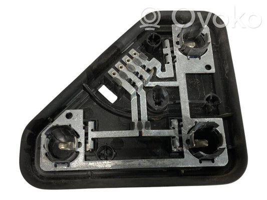 Держатель крышки заднего фонаря