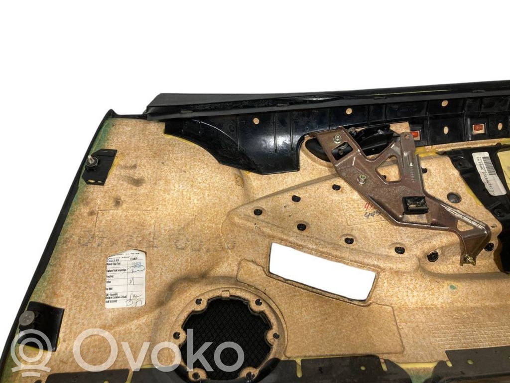 Priekšējo durvju apdare