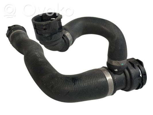 Caurulīte (-es) / šļūtene (-es)