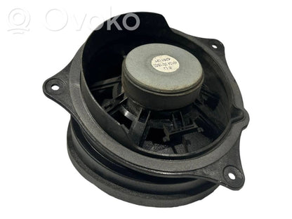 Skaļrunis (-i) priekšējās durvīs