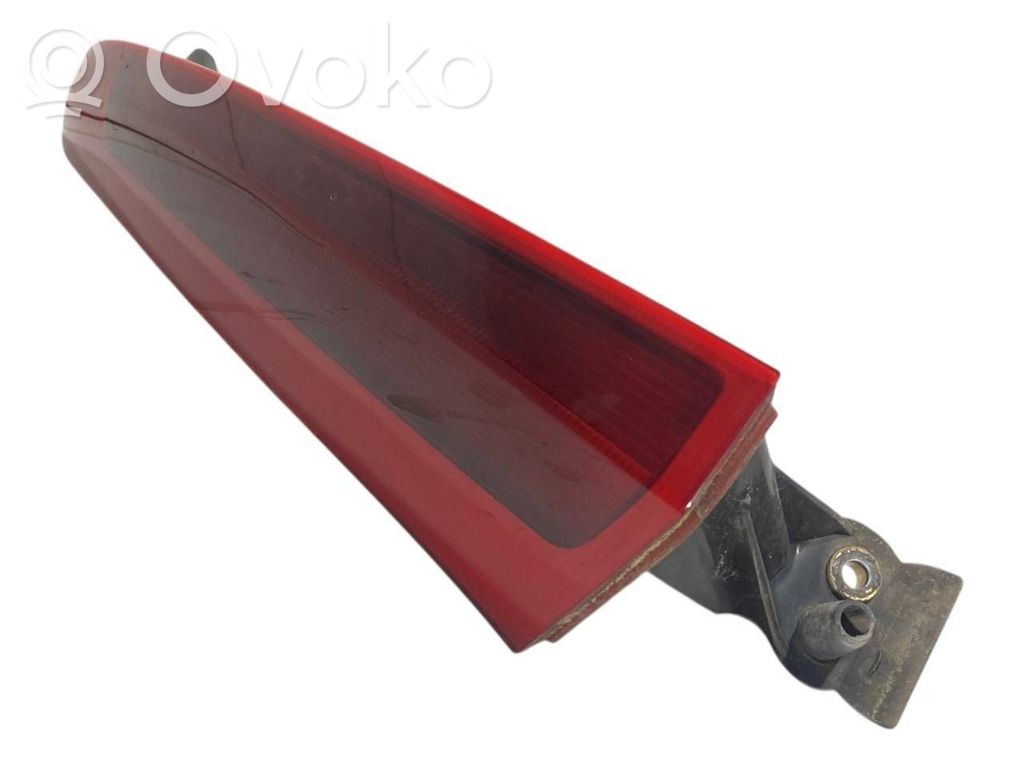 Aizmugurējais lukturis virsbūvē