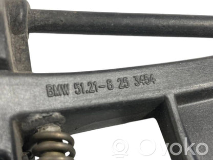 Aizmugurē turētājs / kronšteins ārējam atvēršanas rokturim