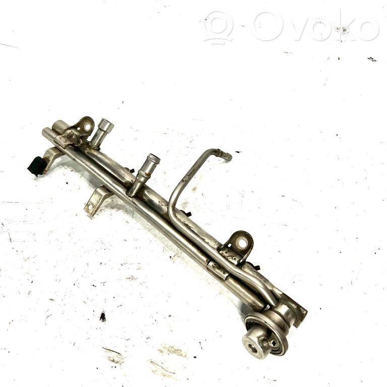 Fuel main pipe