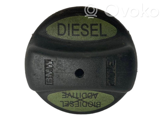 Aizskrūvējams degvielas tvertnes vāciņš