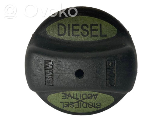 Aizskrūvējams degvielas tvertnes vāciņš