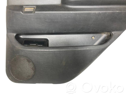 Apšuvums aizmugurējām durvīm