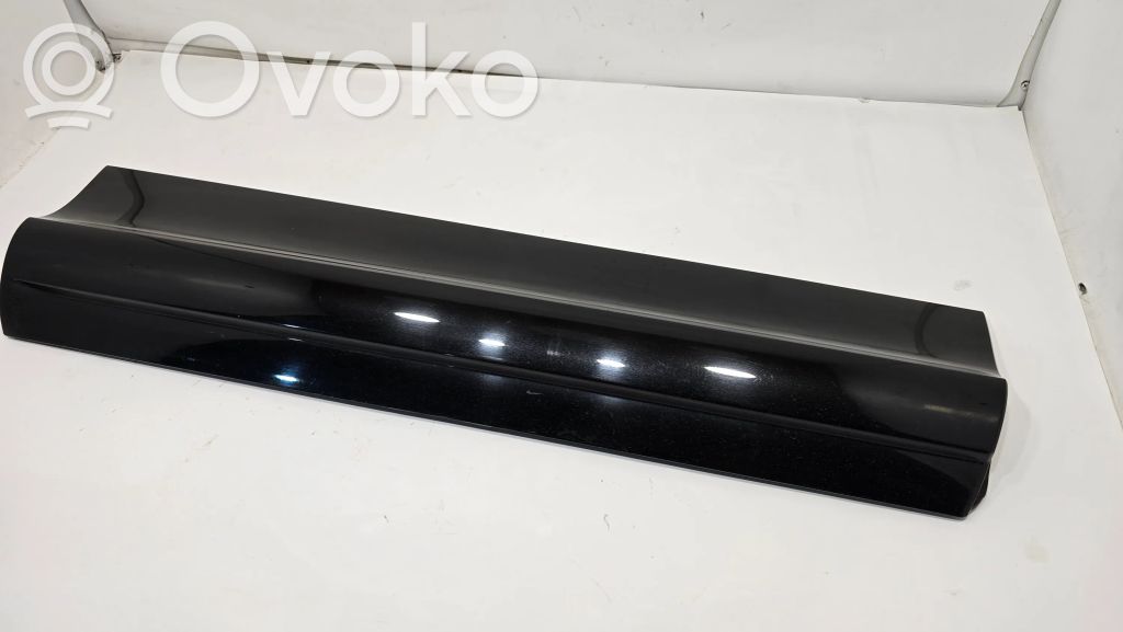 Aizmugurē durvju dekoratīvā apdare (moldings)