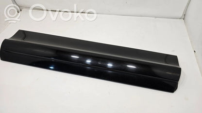 Aizmugurē durvju dekoratīvā apdare (moldings)