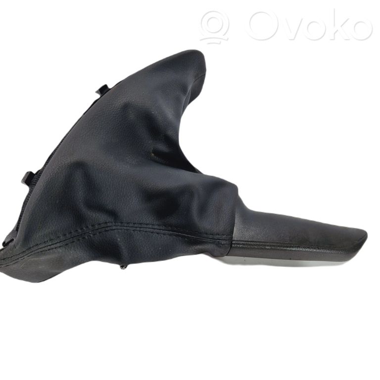 Rokas bremzes mehānisms (salonā)