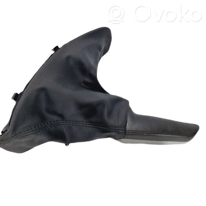 Rokas bremzes mehānisms (salonā)