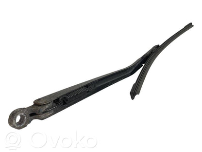 Aizmugurējā loga tīrītāja kājiņa