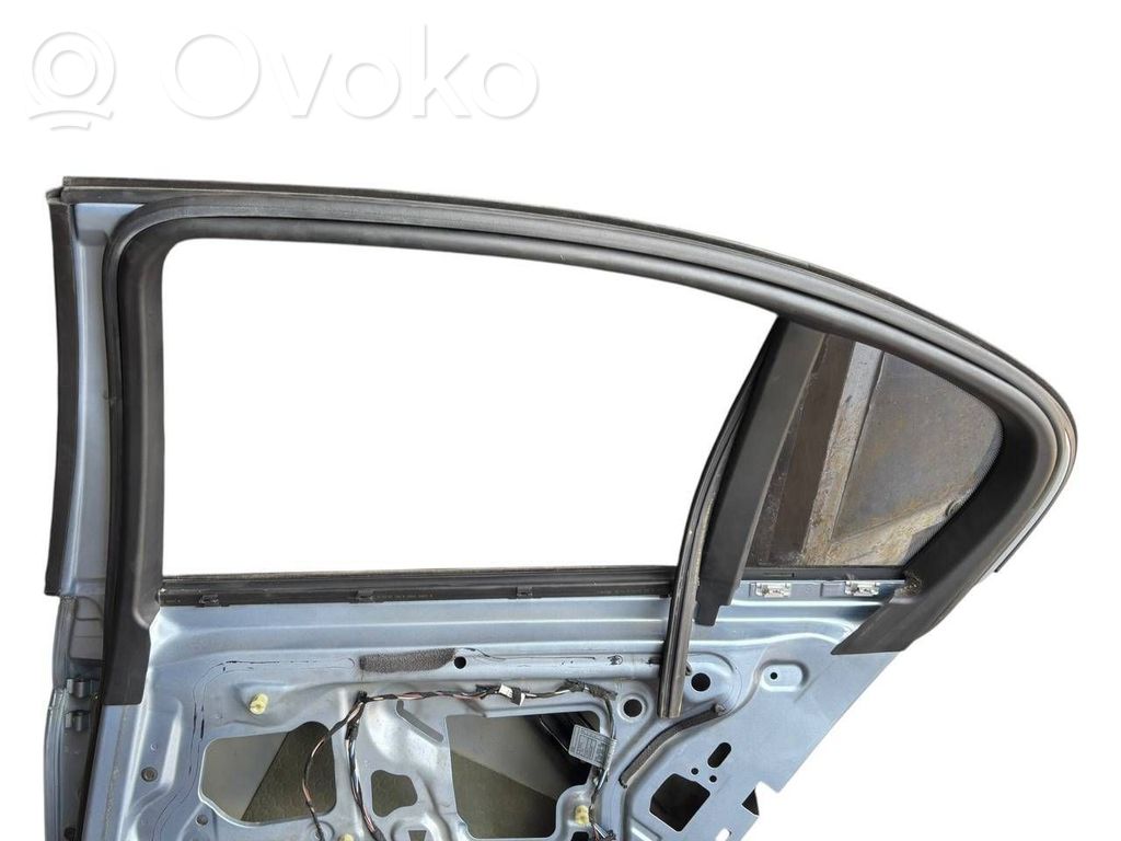 Aizmugurējās durvis