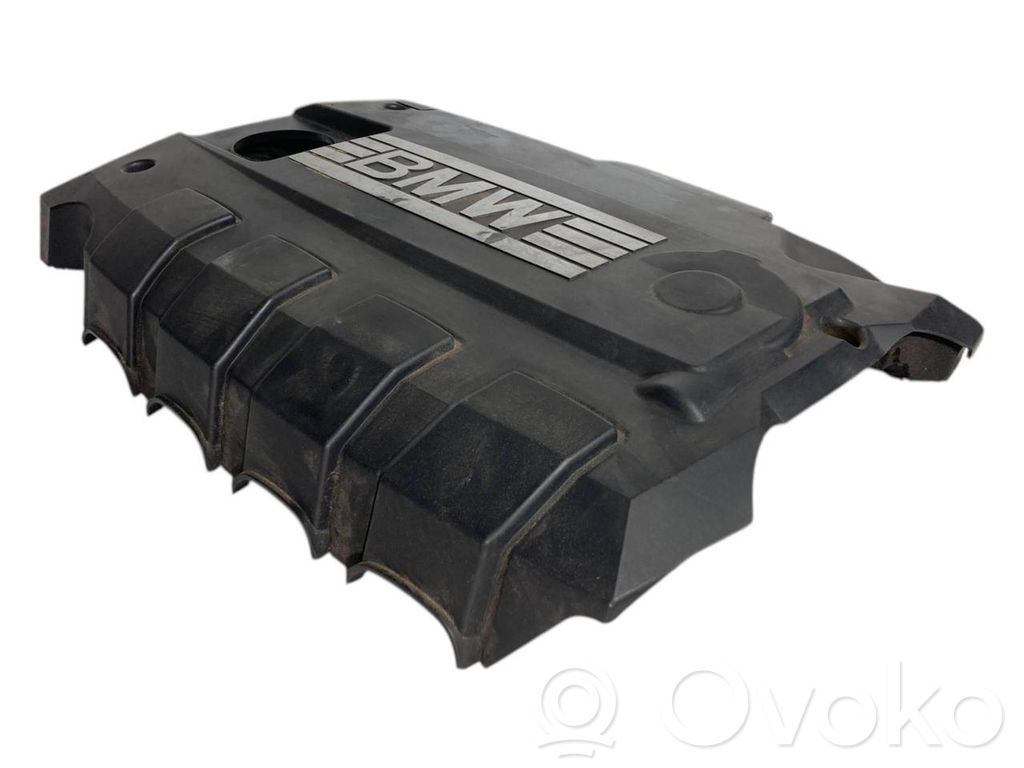 Dzinēja pārsegs (dekoratīva apdare)