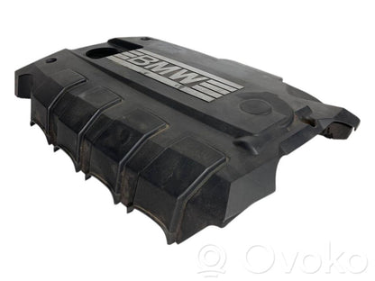 Dzinēja pārsegs (dekoratīva apdare)