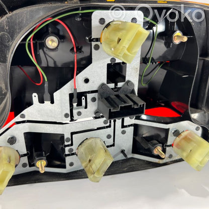 Aizmugurējais lukturis virsbūvē