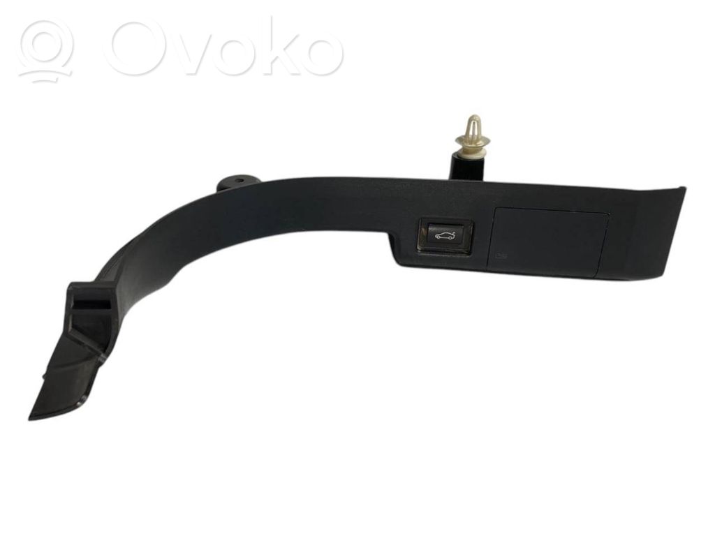 Kāju zonas sānu dekoratīvā apdare