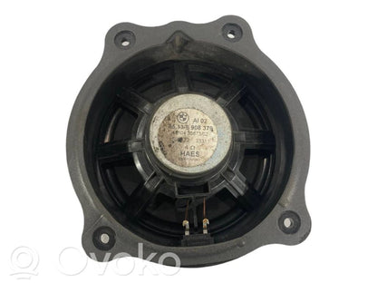 Skaļrunis (-i) priekšējās durvīs